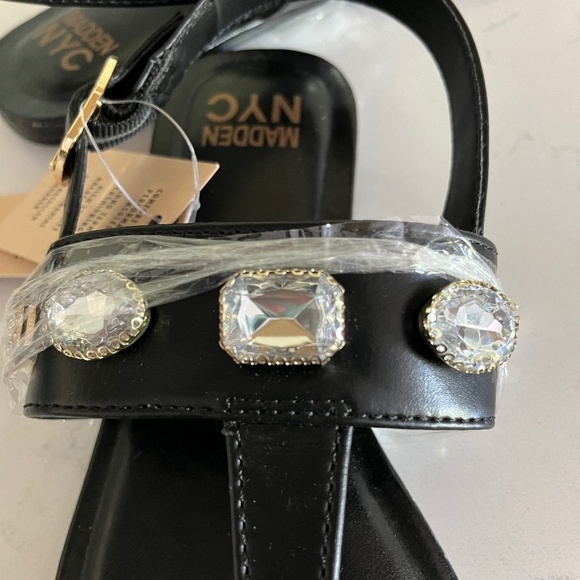 NWT Madden NYC Crystal Studded Thong Sandals - Picture 4 of 7